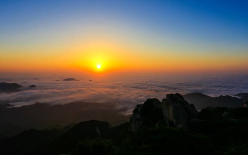 延時攝(she)影︰天(tian)柱流(liu)雲(yun) 驚艷時光
